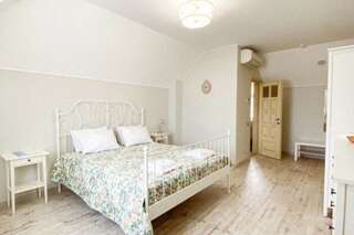 Гостиница La Grace Керчь Стандарт плюс с боковым видом на море-1