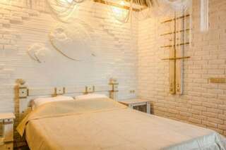 Гостиница La Grace Керчь Стандартный двухместный с дополнительным местом и боковым видом на море-1